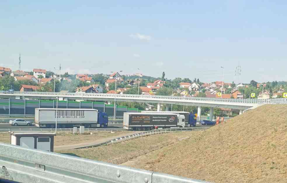 VELIKA KOLONA NA KRUŽNOM PUTU AUTOPUTA, OD RESNIKA DO IZA AVALE (FOTO)