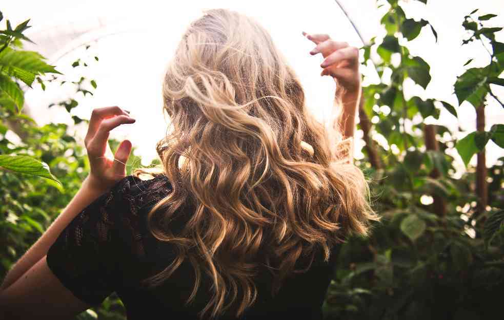 Evo kako da farbate tanku kosu da bi izgledala gušće i punije: Tehnike koje će dati željeni volumen