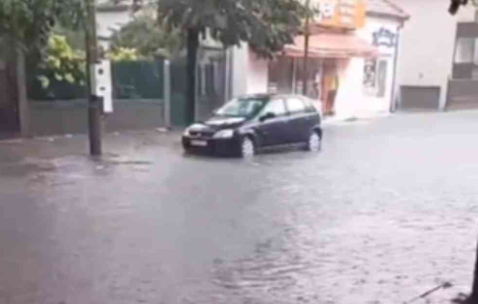 Zaječar pogodilo jako nevreme koje je trajalo dva sata: Gradske ulice poplavljene vodom (VIDEO)