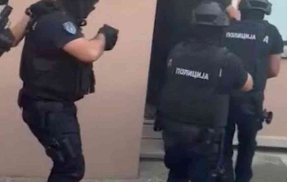 UBICE UHAPŠENE SAMO U DONJEM VEŠU! Pogledajte akciju hapšenja pucača iz Futoga (FOTO)
