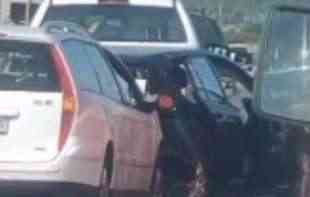 LANČANI UDES NA OBRENOVAČKOM PUTU: Sudarilo se pet vozila, jedan vozač teško povređen (FOTO)