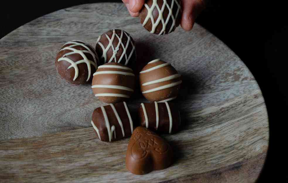 SLATKIŠ ZA DESET MINUTA: Recept za čokoladne kuglice