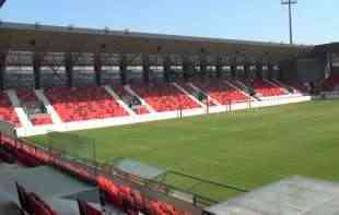 MOĆI ĆETE DA VIDITE SISE I GUZICE PEVALJKI! Šta će vam BESPLATNI UDŽBENICI? Dobili ste Kebu i STADION! SMEHOTRES U LESKOVAC!