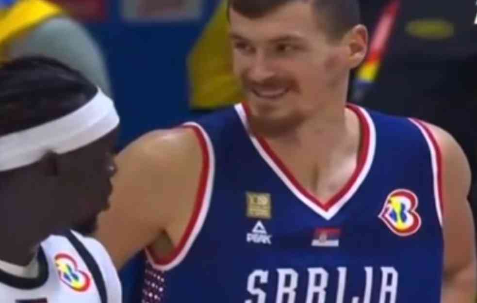 PEH! BORIŠA SIMANIĆ ZAVRŠIO TAKMIČENJE NA SVETSKOM PRVENSTVU: Košarkaš Srbije hitno operisan zbog jakog udarca u bubreg (VIDEO)