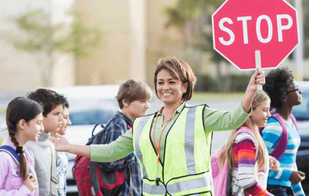 Apel roditeljima i svim vozačima: Obratite posebnu pažnju na decu u saobraćaju, poštujte propise 