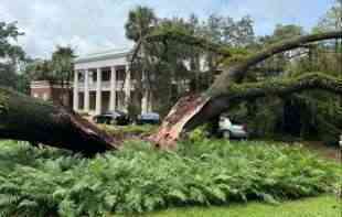 Oluja na Floridi: Drvo palo na kuću guvernera