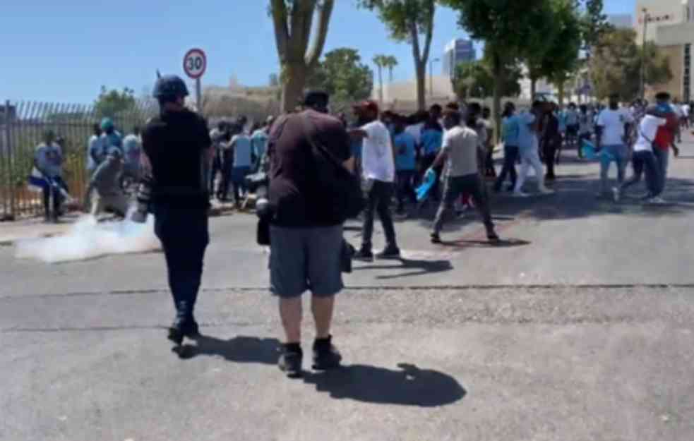 Više od 100 povređenih u sukobu policije i tražilaca azila u Izraelu (VIDEO)
