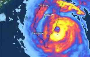 VANREDNO STANJE: Dok se tajfun Haikui približava Tajvanu, stanovništvo se evakuiše 