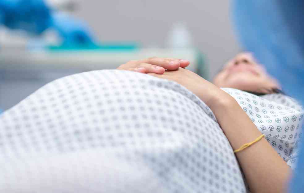 ŠOKANTNO! UREĐAJ VELIČINE TANJIRA pronađen u stomaku žene 18 meseci nakon porođaja carskim rezom!