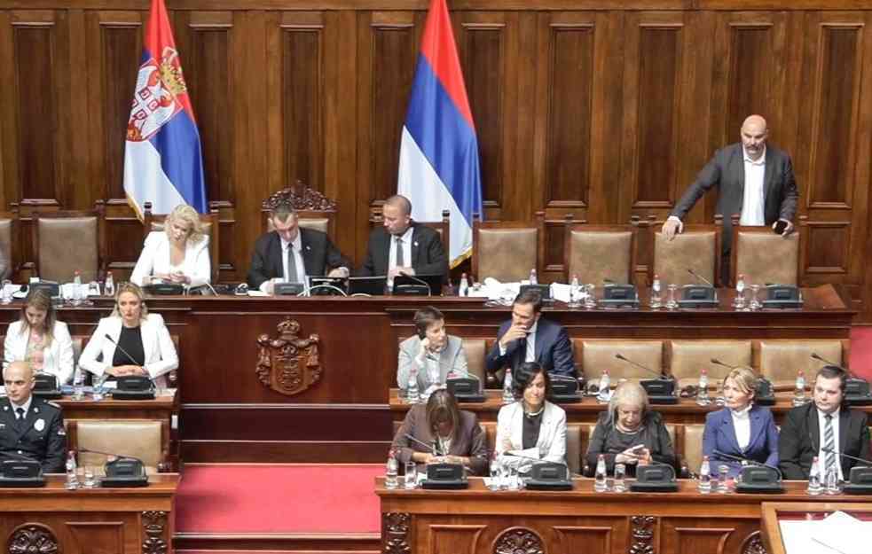 BLOKIRANA SKUPŠTINA SRBIJE: Opozicija zaustavila rad parlamenta 
