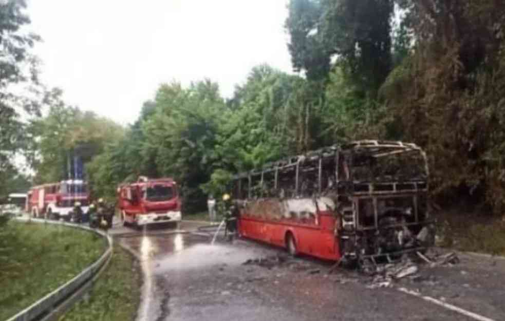 Juče na putu ka Ralji i Ripnju  POTPUNO IZGOREO Lastin autobus