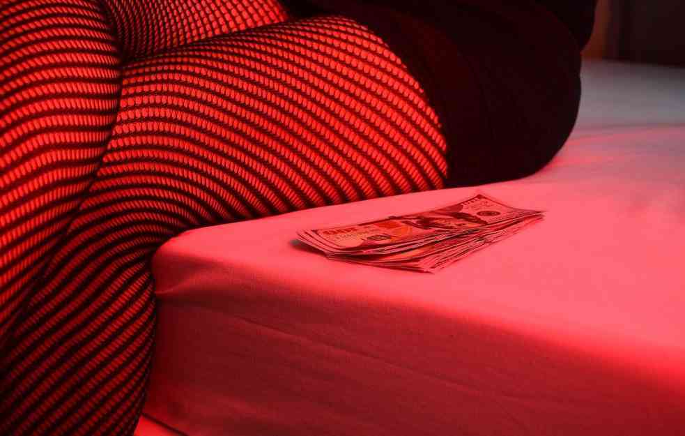 OTAC MONSTRUM: Ušao u vezu sa ćerkinom drugaricom, pa je terao na PROSTITUCIJU
