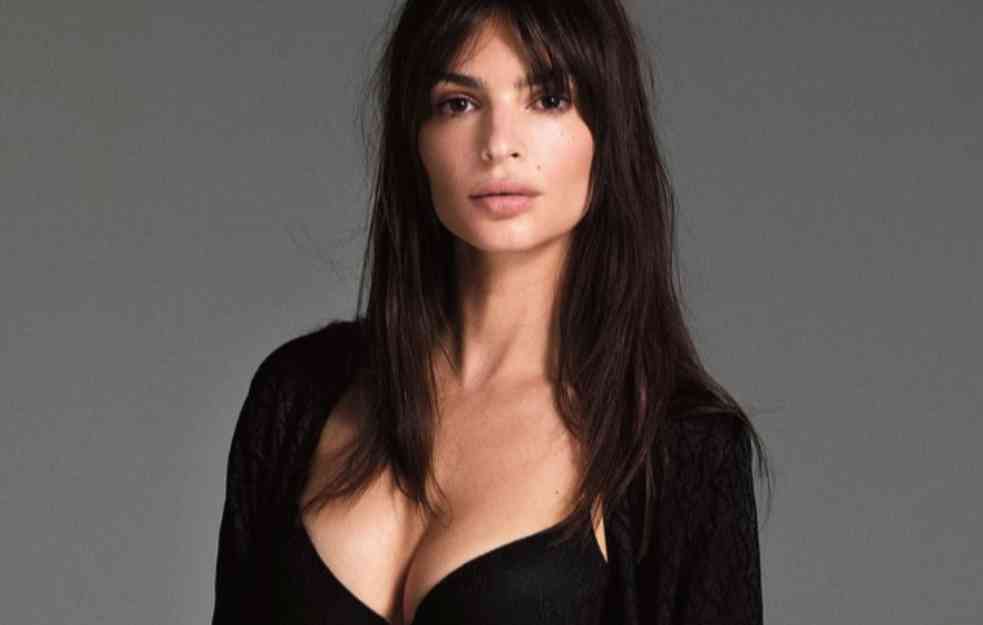 Dekolte i providna haljina: Emrata se vraća provokativnija nego ikad