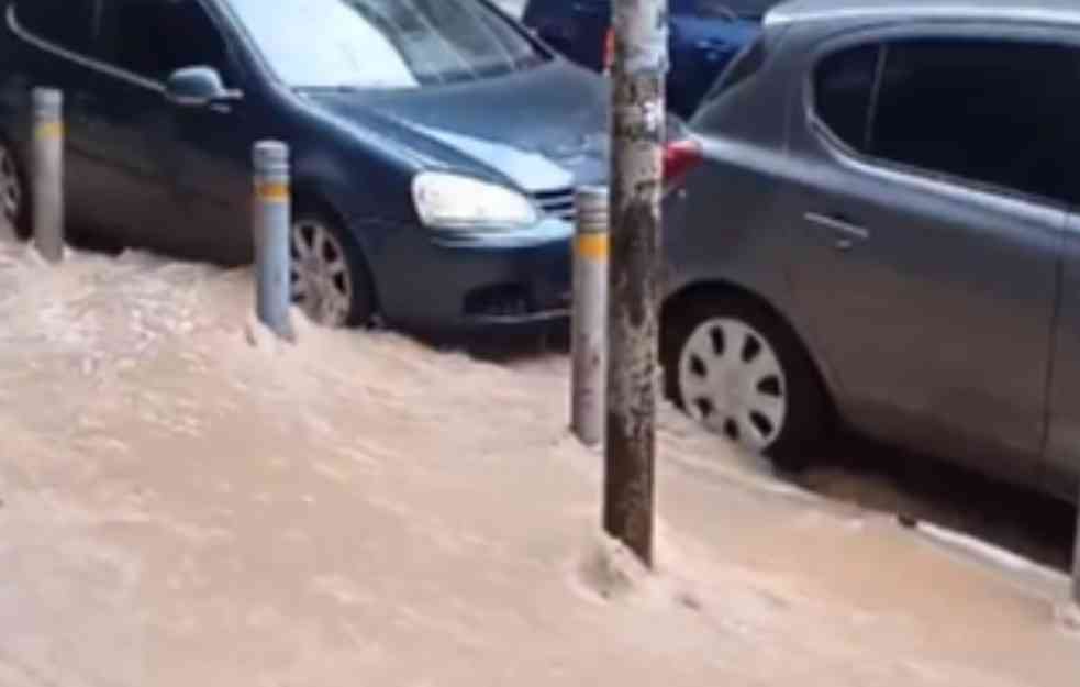 Oluja Danijel pogodila Atinu, izazvala potop: Ulice kao reke, zatvoreni delovi auto-puta