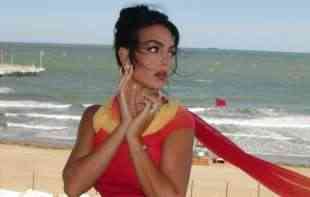 Georgina <span style='color:red;'><b>Rodri</b></span>gez zapalila crveni tepih na Filmskom festivalu u Veneciji