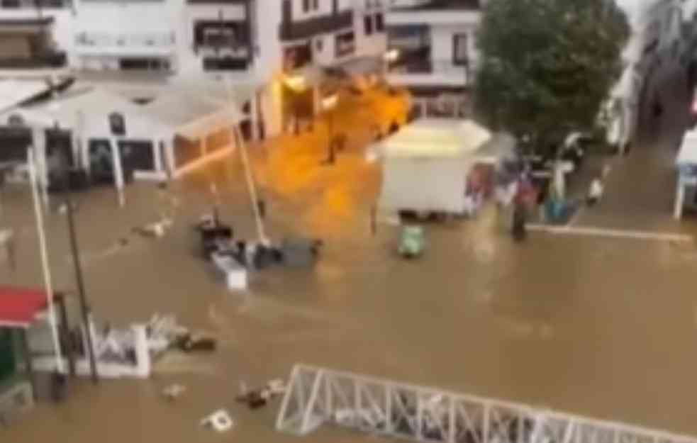 Gradonačelnik Skijatosa skočio u bujicu da spasi svoju sestru (VIDEO)