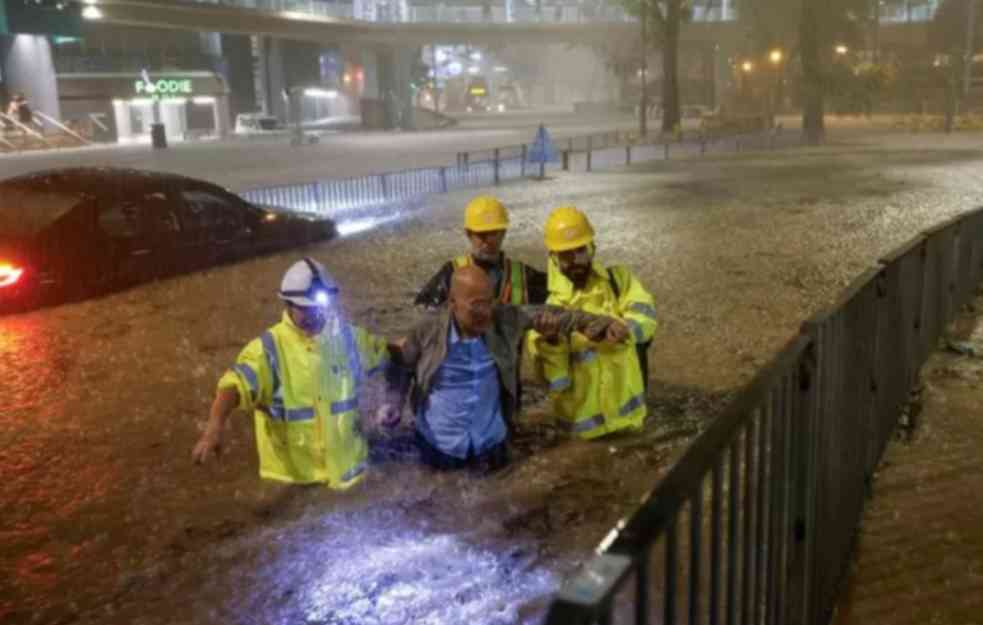 Hong Kong i Južna Kina se bore sa NEZAPAMĆENIM SMRTONOSNIM POPLAVAMA! (VIDEO, FOTO)