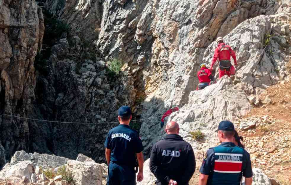 NEVEROVATNA AKCIJA! U toku je spasavanje naučnika ZAROBLJENOG 1000 METARA ISPOD ZEMLJE! (VIDEO)