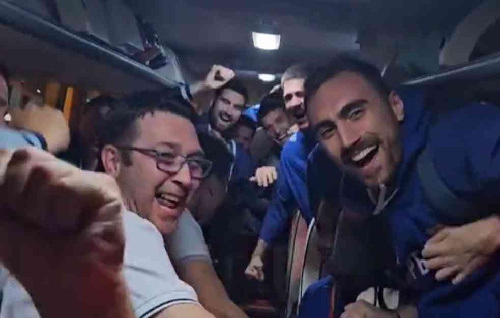 AUTOBUS ORLOVA GRMEO: Karis on fire