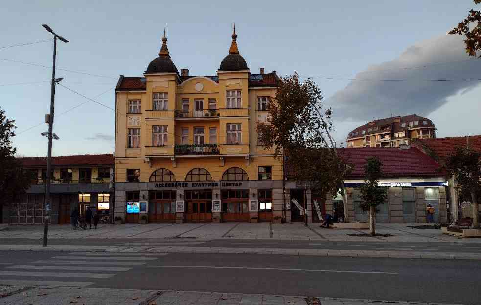 CRVENI TEPIH, KONCERT, ALI I NOVE NAGRADE na Internacionalnom festivalu filmske režije