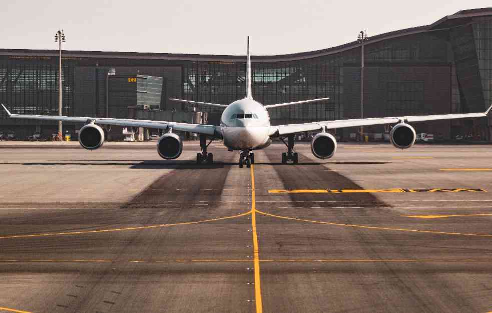 KOLAPS U NEMAČKOJ: Na aerodromu u Minhenu otkazano više od stotinu letova zbog snega