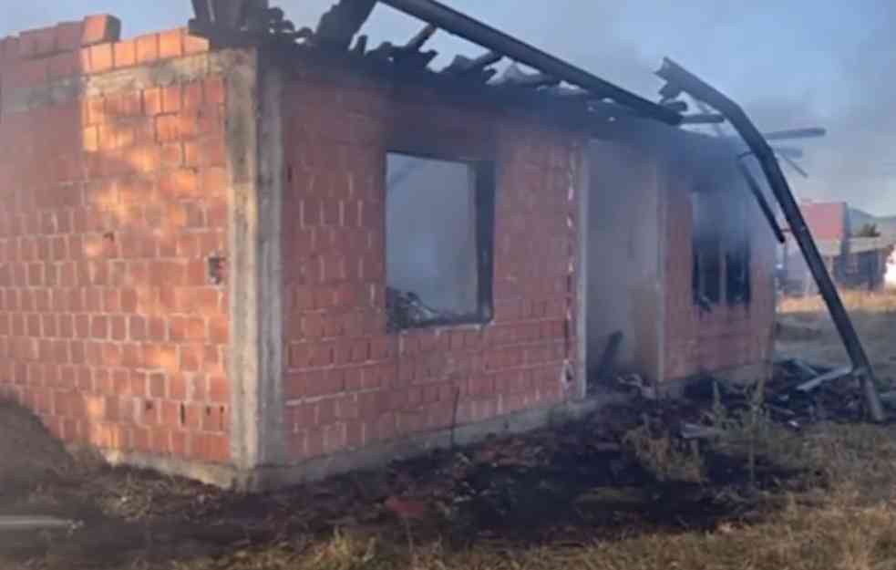 UŽASAN TEROR NAD SRBIMA: Ponovo zapaljena povratnička kuća Ranka Janačkovića kod Vučitrna (VIDEO, FOTO)