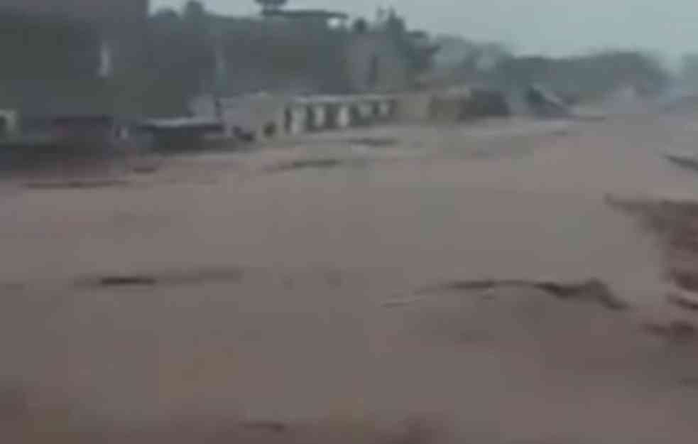 Najmanje desetoro poginulo u poplavama i klizištima u Indiji