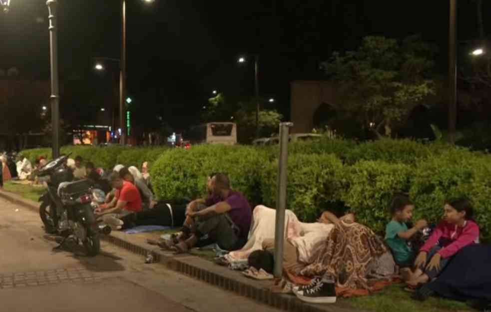 Stanovnici Marakeša spavaju na ulici zbog zemljotresa (VIDEO)