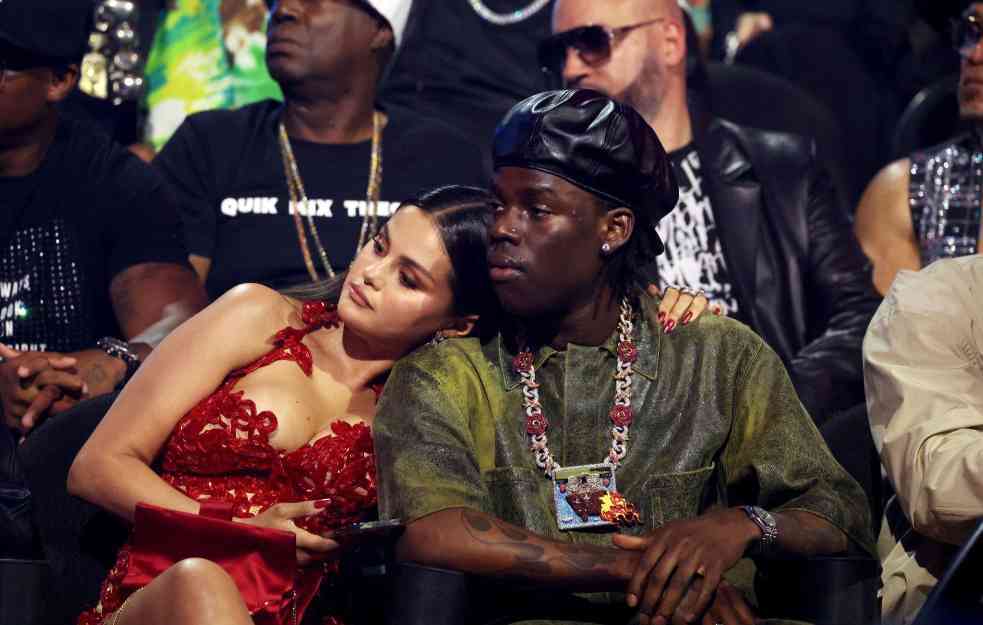 SELENA GOMEZ HIT NA INTERNETU (VIDEO)