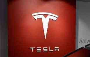 IMAJU GREŠKU: Tesla povlači više od dva miliona automobila zbog softvera za auto-pilota