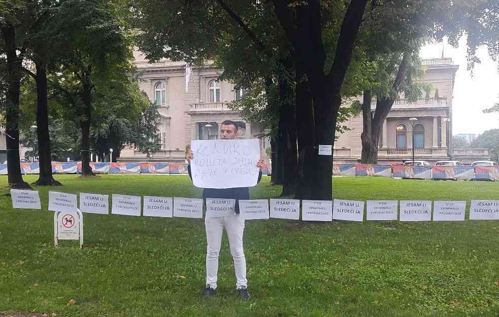 OTAC PONOVO PROTESTUJE ISPRED PREDSEDNIŠTVA: Prolazimo PAKAO! Ne odustajem od borbe za pravdu za svoju decu, neka neko reaguje na NASILJE! 