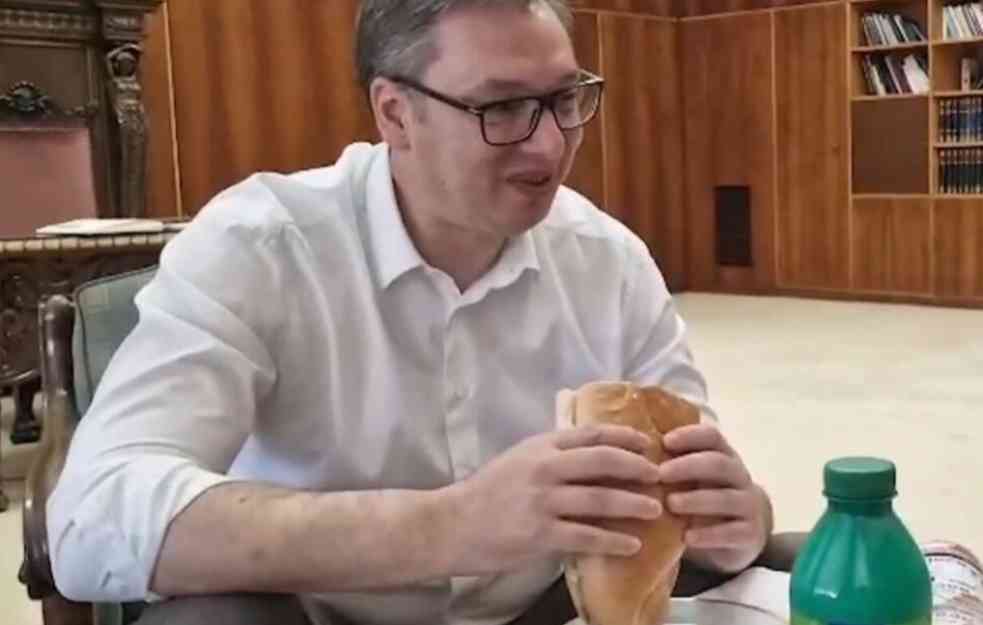 SPRDNJA S PARIZEROM: Pogledajte šta se dogodilo posle predsednikovog doručka i čuvenog sendviča (FOTO)