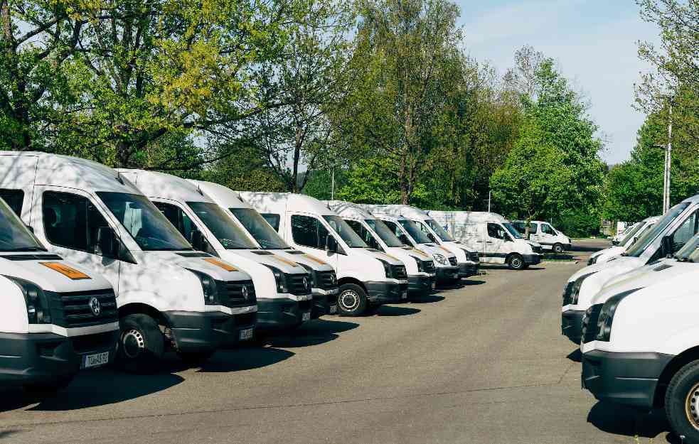 Vlada donela Uredbu o kupovini 17 minibuseva koji će povezati 368 sela