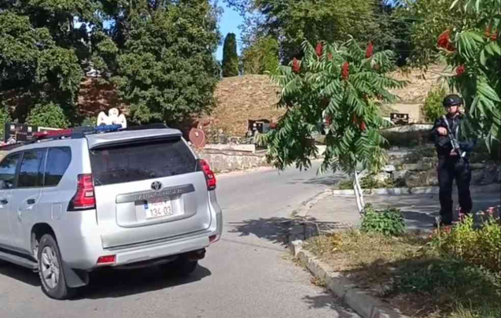 SKRNAVLJENJE SRPSKE SVETINJE! Eparhija raško-prizrenska: Naoružani ljudi sa blindiranim vozilom upali u manastir Banjska! (VIDEO)
