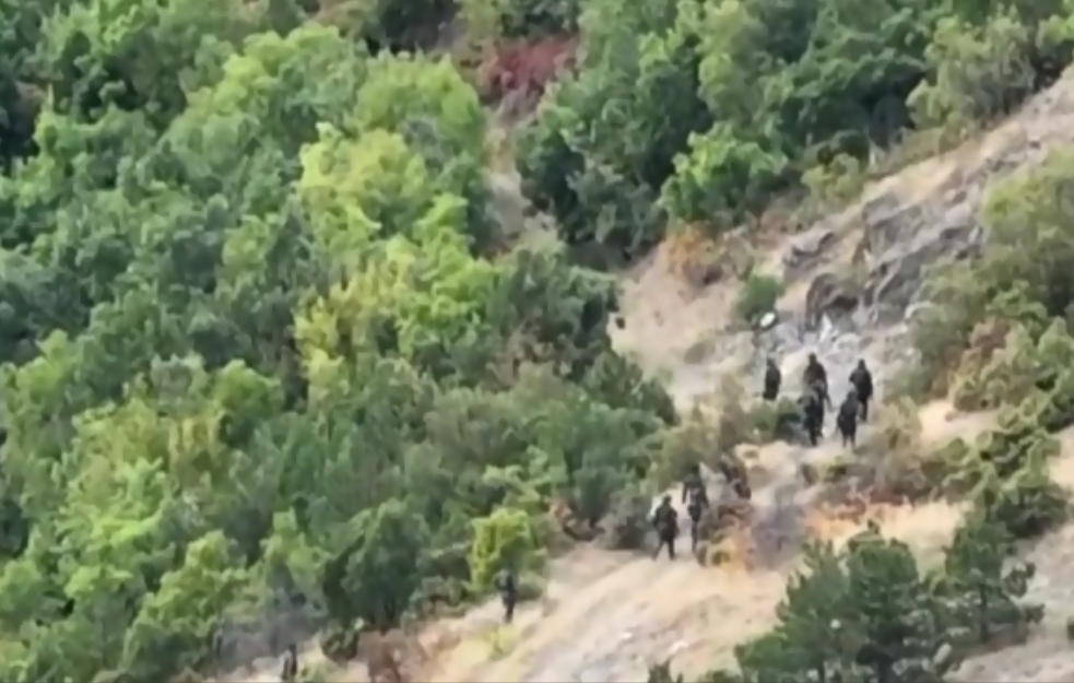 ORGANIZOVANI TEROR NAD SRBIMA U BANJSKOJ; KFOR I KUTRIJEVI ZAJEDNIČKU AKCIJU SNIMALI DRONOM