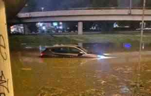 IZBEGAVAJTE OVE DELOVE GRADA: Beograd paralisan, automobili mile, užasne <span style='color:red;'><b>posledice nevremena</b></span>...  (VIDEO)