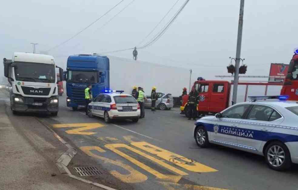 TEŽAK UDES KOD KRUŠEVCA : Podleteo pod kamion, vozač teško povređen (FOTO)
