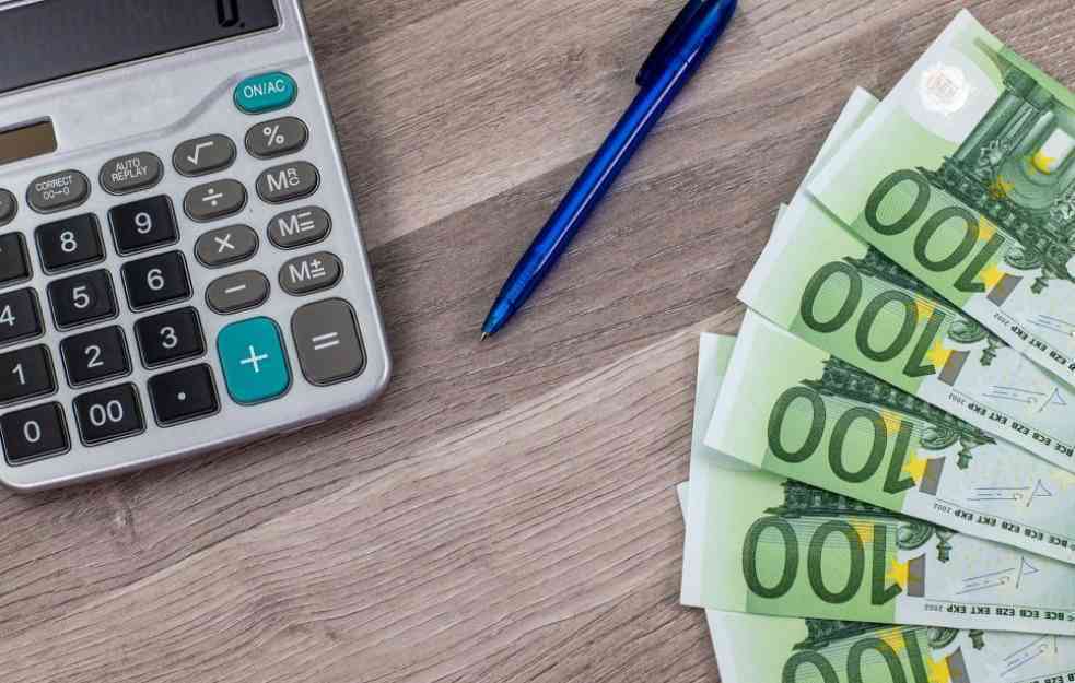 PAMETNO SA NOVCEM: Ovo su top tri finansijska saveta za parove koji počinju da žive zajedno