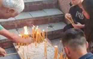 VELIKA TUGA : Na severu Kosova pale sveće za poginule Srbe osumnjičene za napad (FOTO)