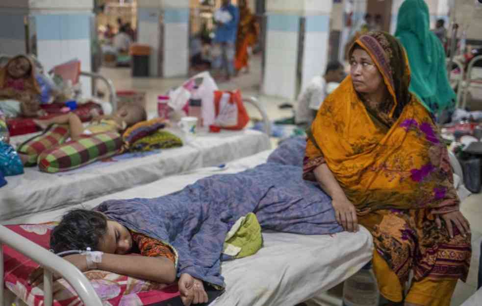VANREDNO STANJE U BANGLADEŠU: Preko 1000 preminulih nakon teške epidemije VIRUSA DENGE! 
