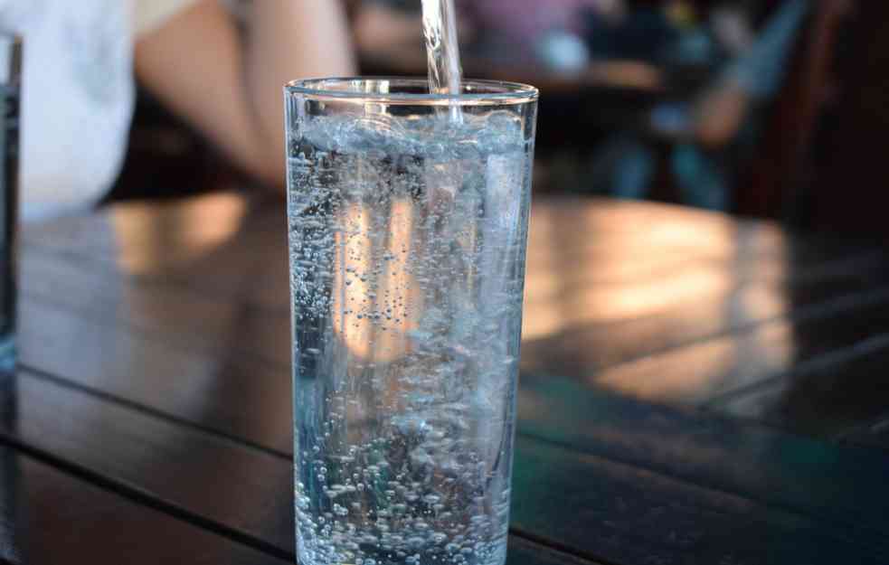 Da li je gazirana voda zdrava i koliko često treba da je pijemo