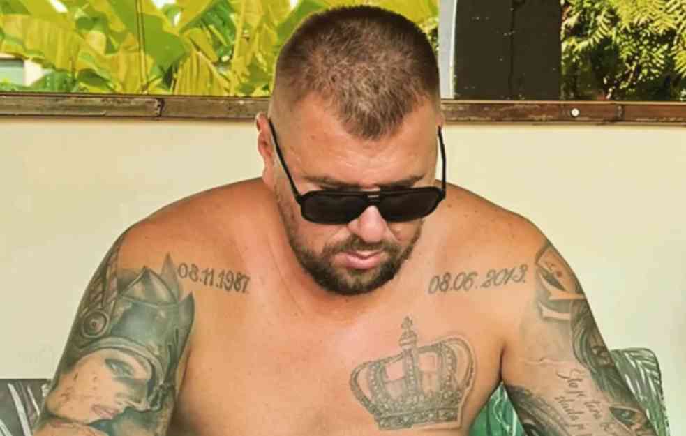 Janjuš u zagrljaju tajanstvene crnke: Uživa u ljubavi, ali ne otkriva ime nove devojke