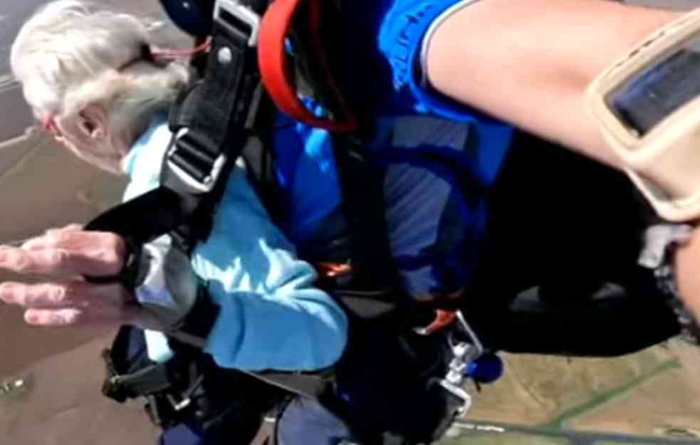 U 104. godini oborila svetski rekord: Žena iz Čikaga skočila s padobranom, godine joj nisu smetnja
