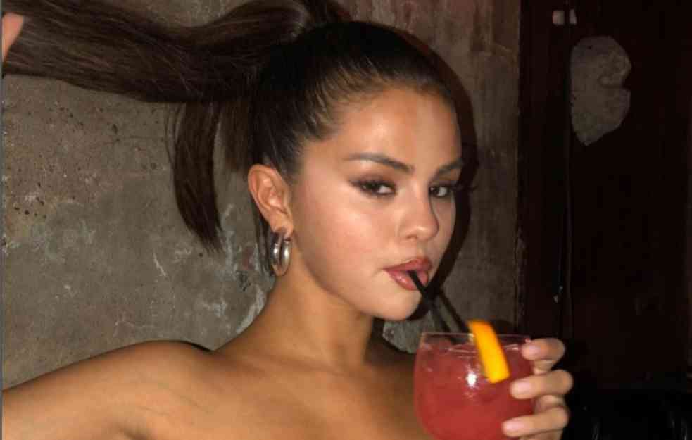 Kraljica šminke: Moulin Rouge mejkap Selene Gomez oduševio ceo svet (FOTO)