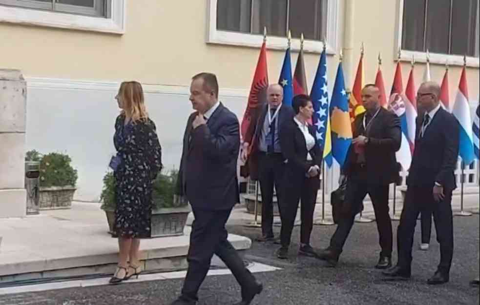 DAČIĆ ODBIO SLIKANJE U TIRANI : Nije stao sa ostalim ministrima zbog zastave tzv. "Kosova"