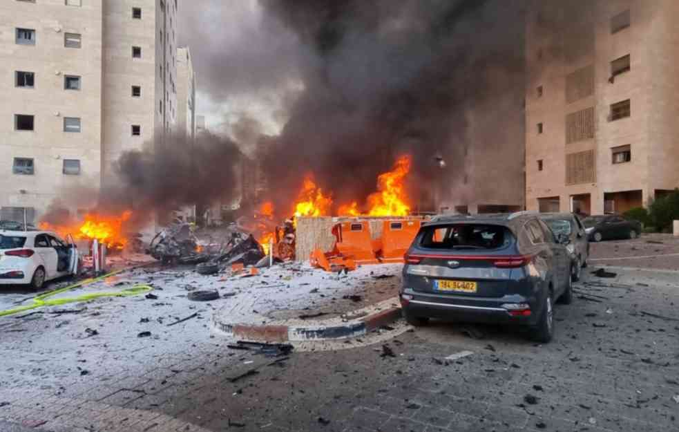 BRUTALAN RAKETNI NAPAD NA IZRAEL:  Ispaljeno oko 7000 HILJADA RAKETA, borbe se vode na sedam lokacija (VIDEO)