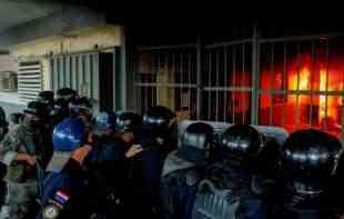 HAOS U PARAGVAJU: Zatvorenici drže stražare kao taoce, neredi eskaliraju iz sata u sat 