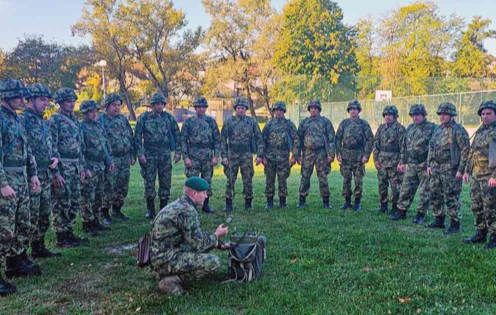 POČELI POZIVI REZERVISTIMA VOJSKE SRBIJE: Ko se ne odazove može da ode u ZATVOR! (FOTO)