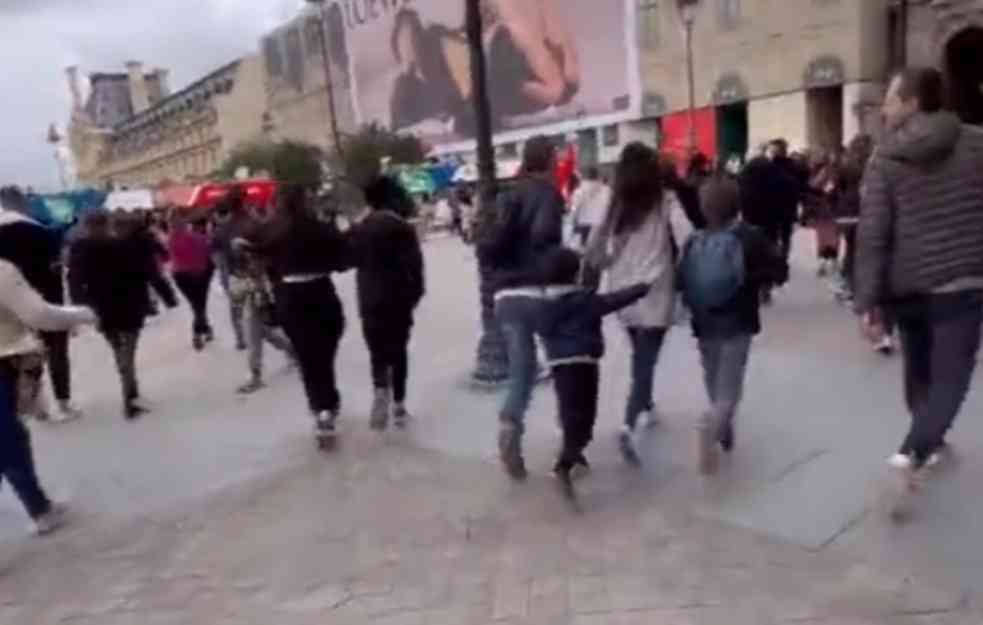 PRVI SNIMCI MASOVNE EVAKUCIJE U LUVRU! Stampedo ljudi trči ulicama! (VIDEO)