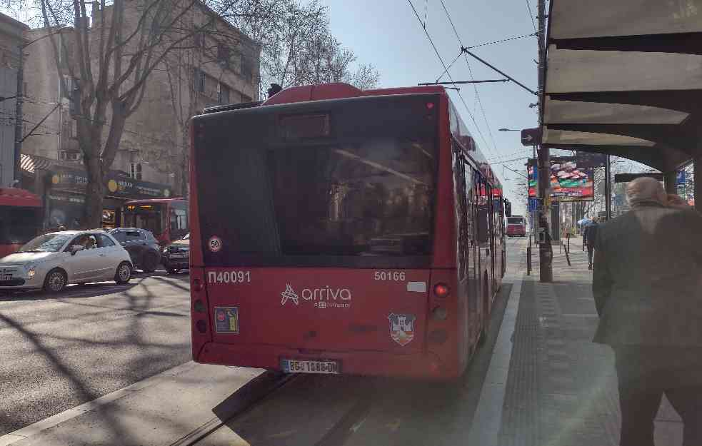 NIKO NEMA AUTOBUSE KAO MI: Odvaljena vrata na 511